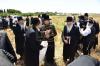אדמורי"ם ורבנים ביי קצירת חיטים לקראת יו"ט פסח תשפ"א אין די בעקעריי פון טיב המצות 