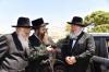 אדמורי"ם ורבנים ביי קצירת חיטים לקראת יו"ט פסח תשפ"א אין די בעקעריי פון טיב המצות 