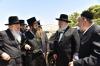 אדמורי"ם ורבנים ביי קצירת חיטים לקראת יו"ט פסח תשפ"א אין די בעקעריי פון טיב המצות 