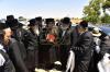 אדמורי"ם ורבנים ביי קצירת חיטים לקראת יו"ט פסח תשפ"א אין די בעקעריי פון טיב המצות 