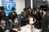 כ"ק אדמו"ר מסאטמאר שליט"א ביי קביעות מזוזה אין די נייע גדר לאקאל אין מאנסי