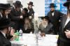 כ"ק אדמו"ר מסאטמאר שליט"א ביי קביעות מזוזה אין די נייע גדר לאקאל אין מאנסי
