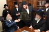 Main image for אסיפת חברי הנהלה פון מוסדות מונקאטש מאנסי אין שטוב פון כ"ק מרן אדמו"ר ממונקאטש שליט"א 