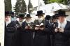 הקמת המציבה אויפ'ן קבר פון הרבנית מוואסלוי ע"ה