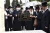 הקמת המציבה אויפ'ן קבר פון הרבנית מוואסלוי ע"ה