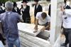 הקמת המציבה אויפ'ן קבר פון הרבנית מוואסלוי ע"ה