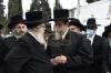 Main image for הקמת המציבה אויפ'ן קבר פון הרבנית מוואסלוי ע"ה