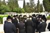 הקמת המציבה אויפ'ן קבר פון הרבנית מוואסלוי ע"ה