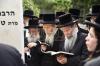 הקמת המציבה אויפ'ן קבר פון הרבנית מוואסלוי ע"ה