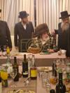 כ"ק אדמו"ר מוויזניץ שליט"א  בסעודת ראש חודש טבת  בבית הנה"ח ר' ישראל נטע שטערן הי"ו