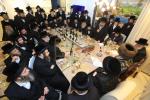 כ"ק אדמו"ר מוויזניץ שליט"א  בסעודת ראש חודש טבת  בבית הנה"ח ר' ישראל נטע שטערן הי"ו