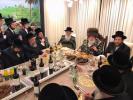 כ"ק אדמו"ר מוויזניץ שליט"א  בסעודת ראש חודש טבת  בבית הנה"ח ר' ישראל נטע שטערן הי"ו