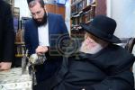 ימי החנוכה ביי מרן שר התורה הגר"ח קנייבסקי שליט"א