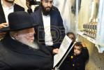 ימי החנוכה ביי מרן שר התורה הגר"ח קנייבסקי שליט"א