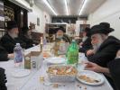 סעודת הילולא של כ"ק אדמו"ר הרה"ק ר' אהרן משה לייפער זי"ע מ'חוסט דורך בנו מ"מ כ"ק  אדמו"ר מ'חוסט שליט"א אין ביהמ"ד חוסט אין ב"פ 