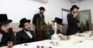 יארצייט טיש פון הרה"ק רבי שלום משאץ לאנדאן זי"ע ביי נכדו כ"ק  אדמו"ר משאץ דרהאביטש שליט"א