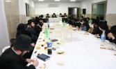 יארצייט טיש פון הרה"ק רבי שלום משאץ לאנדאן זי"ע ביי נכדו כ"ק  אדמו"ר משאץ דרהאביטש שליט"א