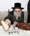 יארצייט טיש פון הרה"ק רבי שלום משאץ לאנדאן זי"ע ביי נכדו כ"ק  אדמו"ר משאץ דרהאביטש שליט"א