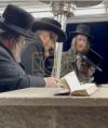 Main image for כ"ק אדמו"ר מסקולען שליט"א ביים ציון פון אביו כ"ק אדמו"ר מסקולען זצ"ל איידערן אריינגיין אין שפיטאל אדורך צוגיין א מעדעצינישע פראצעדור 