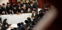 מעמד התחלת כתיבת ספר תורה ע"י חברי קהל יטב לב, קרית יואל. דינסטאג נאכט אין ביהמ"ד הגדול קרית יואל