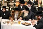 פולע גאלערי: קביעת מזוזה אינעם נייעם מלכות דזשודעיקא געשעפט אין בארא פארק