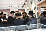 פולע גאלערי: קביעת מזוזה אינעם נייעם מלכות דזשודעיקא געשעפט אין בארא פארק