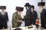 כ"ק אדמו"ר מוויזניץ שליט"א איז זיך משתתף ביים שמחת הפארשפיל פון נכד הרה"ח חיים משה פעלדמאן שליט"א 