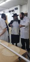 הגה"צ חיים הערש מייזליש שליט"א בזוכט אין די מצה בעקעריי לקראת יו"ט פסח תשפ"א 