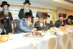 כ"ק אדמו"ר מוויזניץ שליט"א איז זיך משתתף ביי שבע ברכות פון החתן בן דומ"ץ בעלזא ב"ב שליט"א 