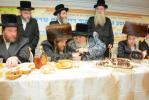 כ"ק אדמו"ר מוויזניץ שליט"א איז זיך משתתף ביי שבע ברכות פון החתן בן דומ"ץ בעלזא ב"ב שליט"א 