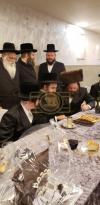 כ"ק אדמו"ר מסאדיגורא ירושלים שליט"א איז זיך משתתף ביים שמחת הבר מצוה לבן הרב פנחס געלדצעלער הי"ו 