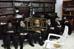 Main image for בני כ"ק גאב"ד קארלסבורג זצ"ל ביים זיצן שבעה אין מירון 