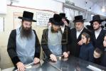 כ"ק אדמו"ר מסאדיגורא ירושלים שליט"א ביים מצות באקן 