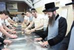 כ"ק אדמו"ר מסאדיגורא ירושלים שליט"א ביים מצות באקן 