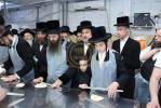 Main image for כ"ק אדמו"ר מסאדיגורא ירושלים שליט"א ביים מצות באקן 