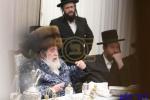 כ"ק אדמו"ר מוווזניץ שליט"א אפגעראכטן סעודת ר"ח ניסן בביתו נאוה קודש אין חצור 