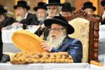 סעודת הילולא פון הרה"ק בעל דברי חיים מצאנז  זי"ע ביי כ"ק אדמו"ר מצאנז שליט"א- בילדער משה גאלדשטיין 