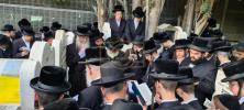 כ"ק אדמו"ר מסאדיגורא שליט"א בעליה לציון זקינו בעל הכנסת מרדכי מסאדיגורא זצ"ל 