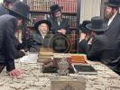 כ"ק אדמו"ר מדושינסקיא שליט"א באזוכט ביי כ"ק אדמורים ורבנים שליט"א אין ניו יארק 