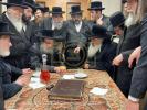 כ"ק אדמו"ר מדושינסקיא שליט"א באזוכט ביי כ"ק אדמורים ורבנים שליט"א אין ניו יארק 