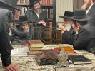 כ"ק אדמו"ר מדושינסקיא שליט"א באזוכט ביי כ"ק אדמורים ורבנים שליט"א אין ניו יארק 