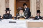 תפילין לייגן פון נכד כ"ק אדמו"ר מבאבוב שליט"א 