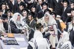 תפילין לייגן פון נכד כ"ק אדמו"ר מבאבוב שליט"א 