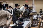 תפילין לייגן פון נכד כ"ק אדמו"ר מבאבוב שליט"א 
