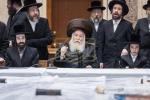 תפילין לייגן פון נכד כ"ק אדמו"ר מבאבוב שליט"א 