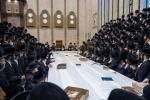 תפילין לייגן פון נכד כ"ק אדמו"ר מבאבוב שליט"א 