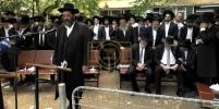 Main image for מסע הלויה פון הבחור אברהם דניאל אמבון ז"ל מהרוגי מירון 