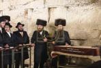 כ"ק אדמו"ר מסאדיגורא ירושלים שליט"א ביים כותל המערבי 