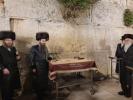 כ"ק אדמו"ר מסאדיגורא ירושלים שליט"א ביים כותל המערבי 