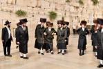 כ"ק אדמו"ר מויזניץ שליט"א ביים כותל המערבי לרגל שמחת החתונה לנכדו החתן